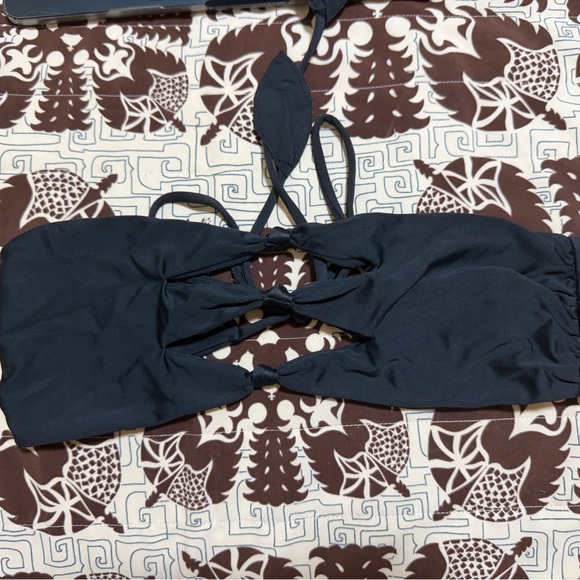 Benoa Kayla Top - Picture 1 of 3
